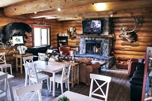 Frukost, lunch och middag serveras