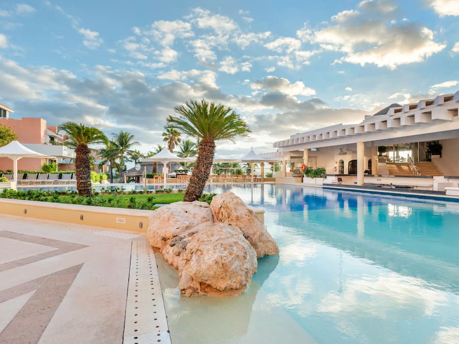 Bar à beira da piscina