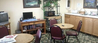 Oakwood Inn and RV Park