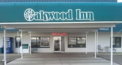 Oakwood Inn and RV Park