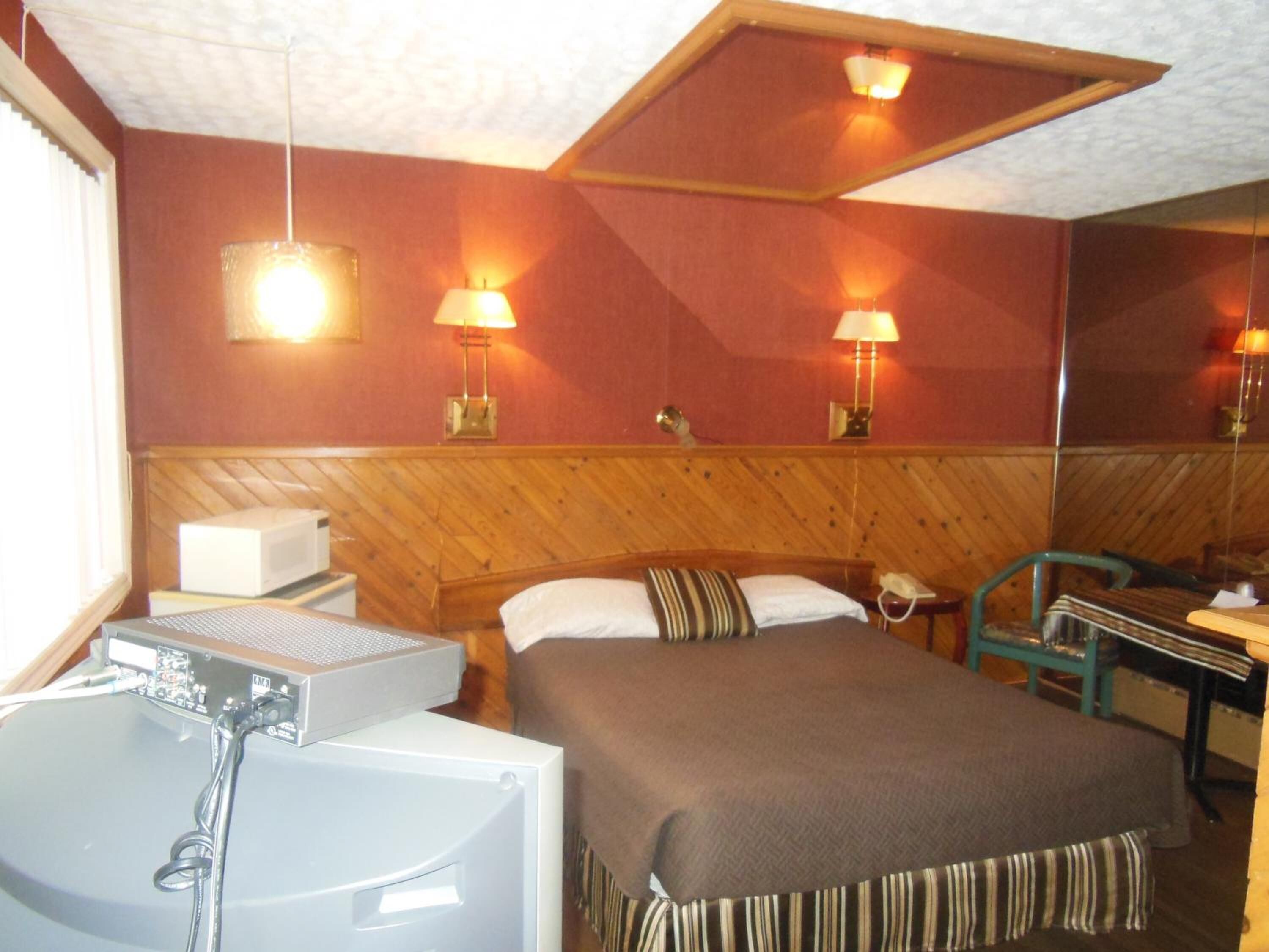 Desk, free WiFi, bed sheets