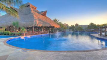 5 outdoor pools, pool umbrellas, sun loungers