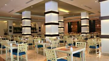 11 restaurants, breakfast, lunch, dinner served; international cuisine