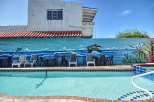 DecoraciĂłn personalizada, muebles diferentes y cortinas blackout