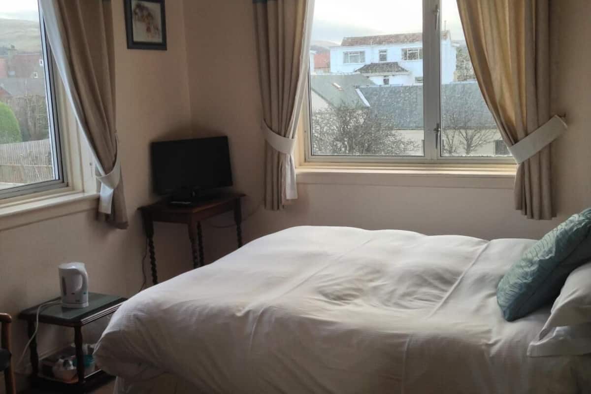 standard double room | free cots/infant beds, free wifi, bed sheets