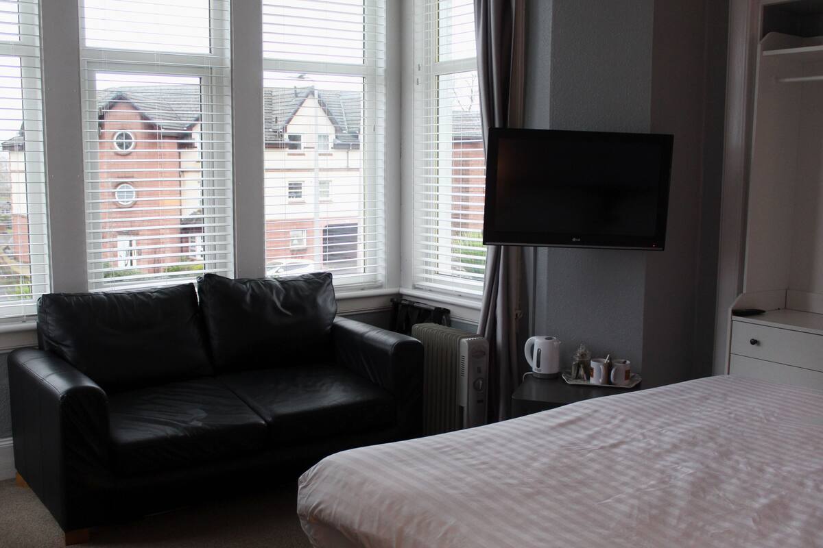 family room | living room | flat-screen tv