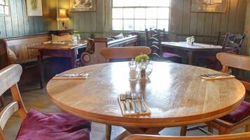 Lunch and dinner served, British cuisine