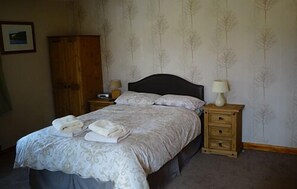 Free cots/infant beds, free WiFi, bed sheets - The Grainary Farm Stay (Scarborough)