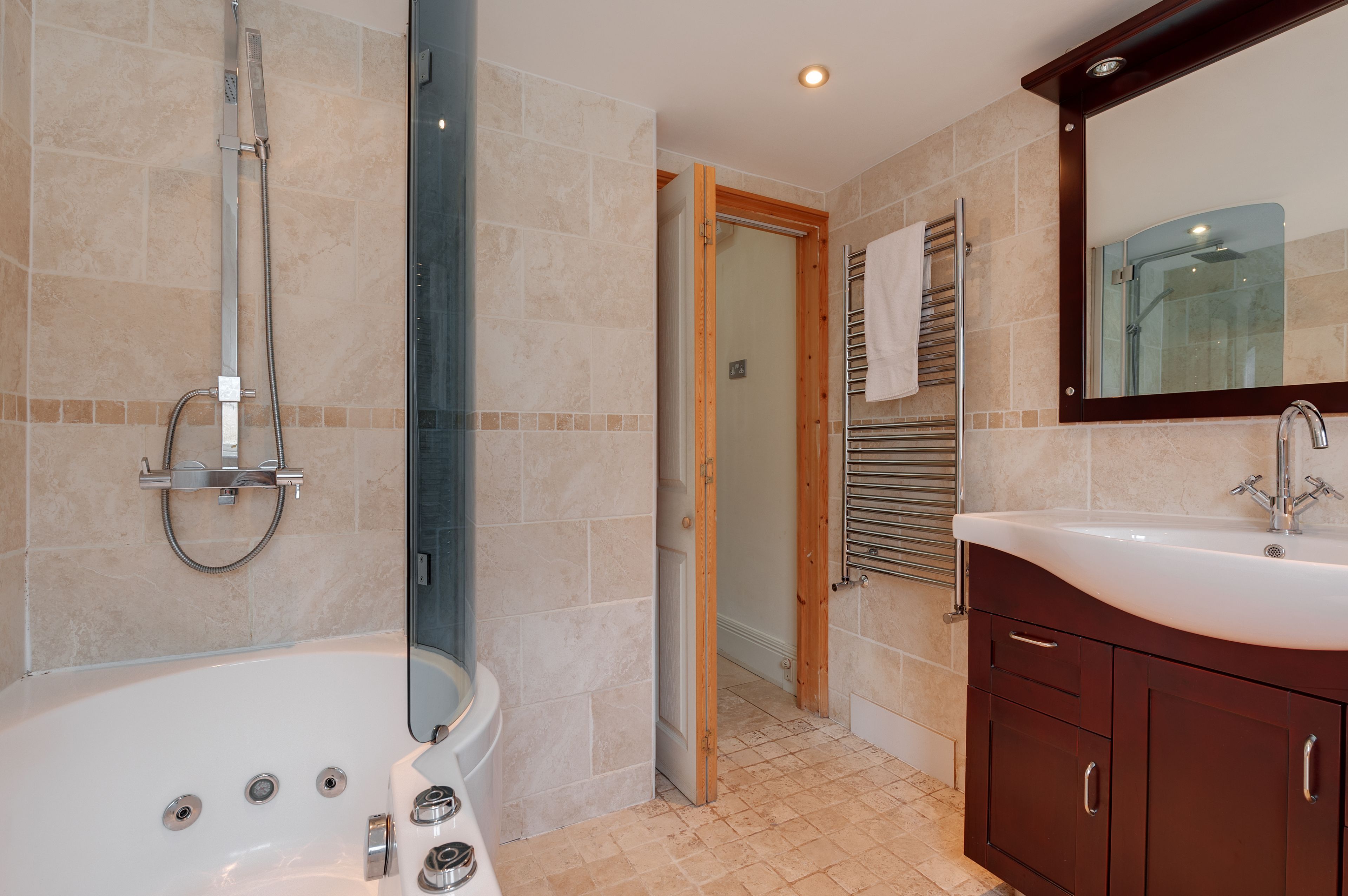 luxury cottage, 2 bedrooms | bathroom | shower, hair dryer, towels