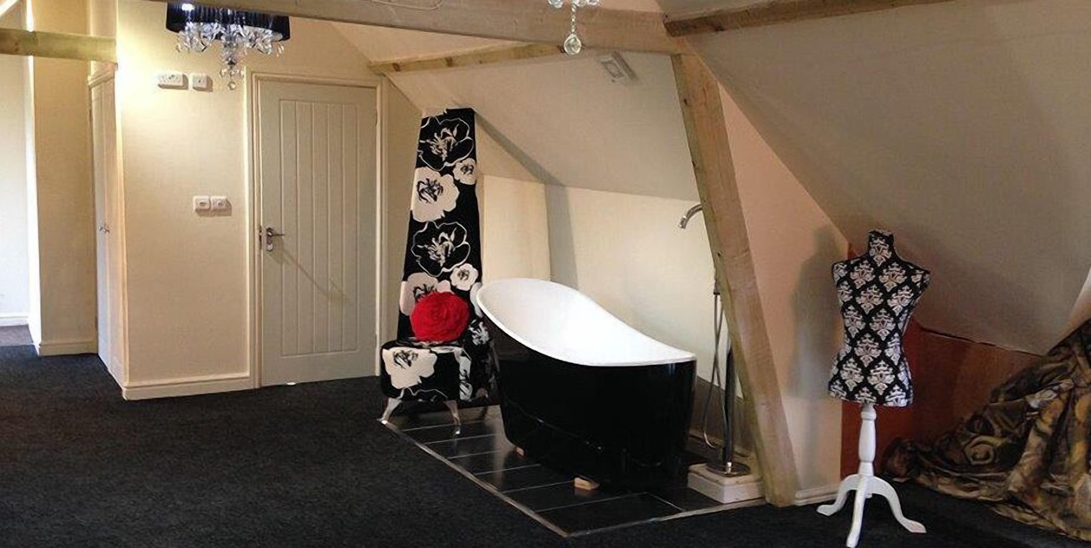 deep-soaking bathtub