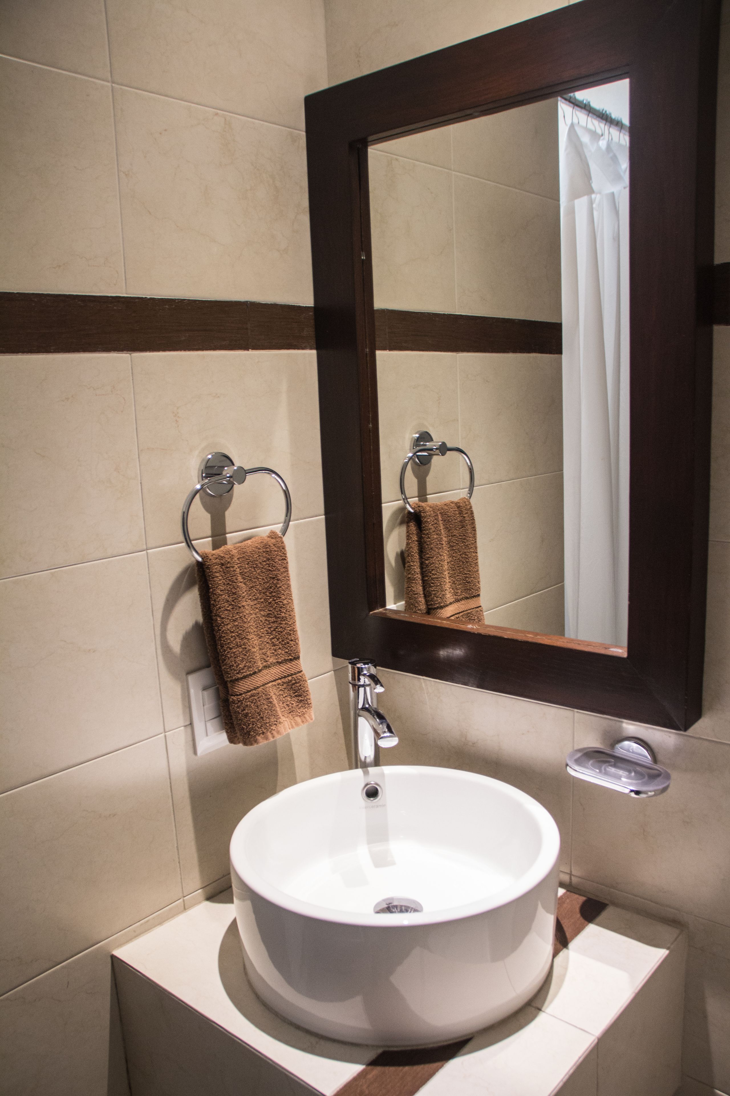 shower, rainfall showerhead, free toiletries, hair dryer