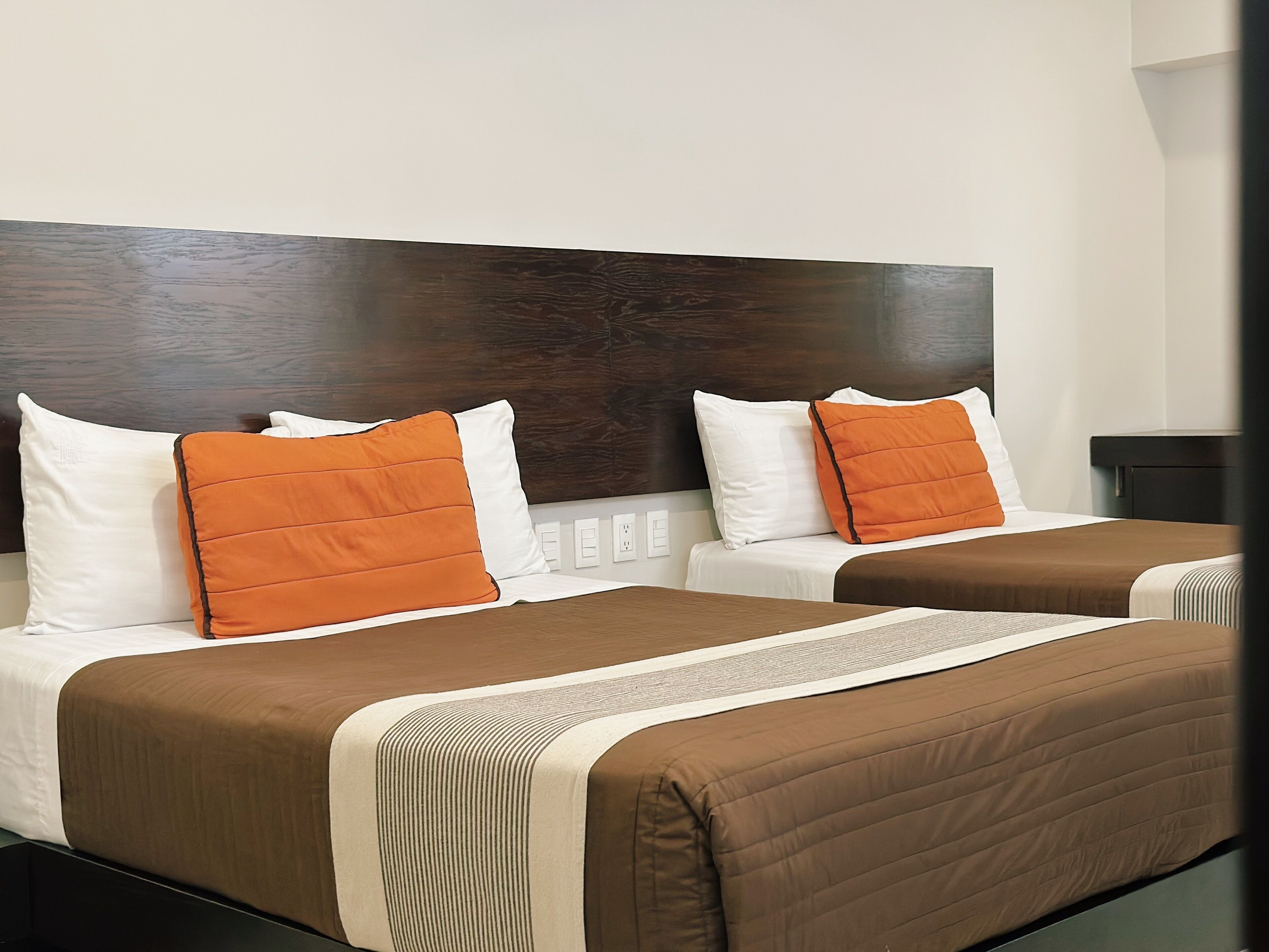 Soundproofing, free WiFi, bed sheets