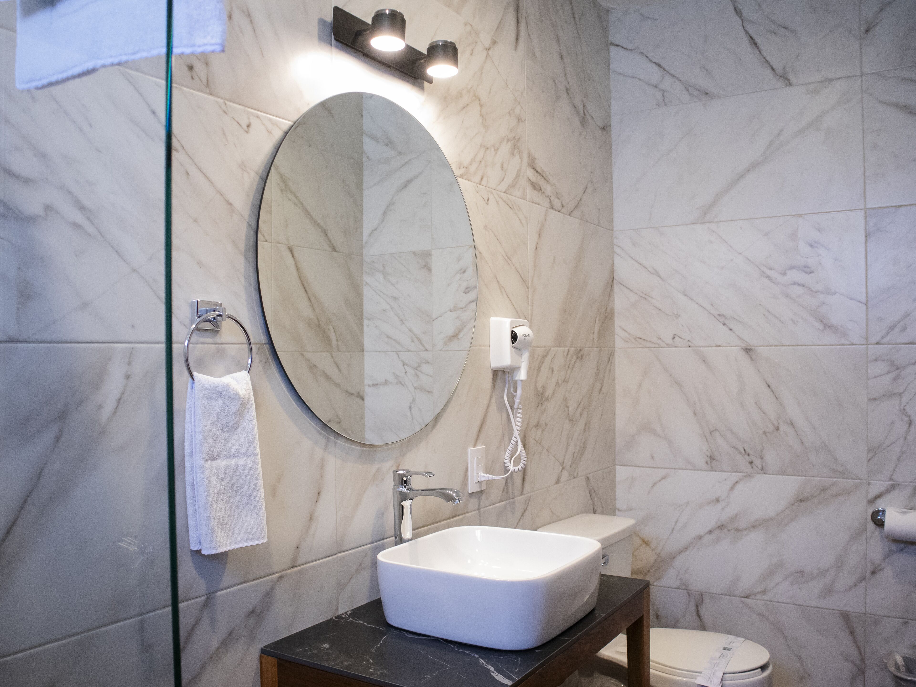 executive room | bathroom | shower, rainfall showerhead, free toiletries, hair dryer