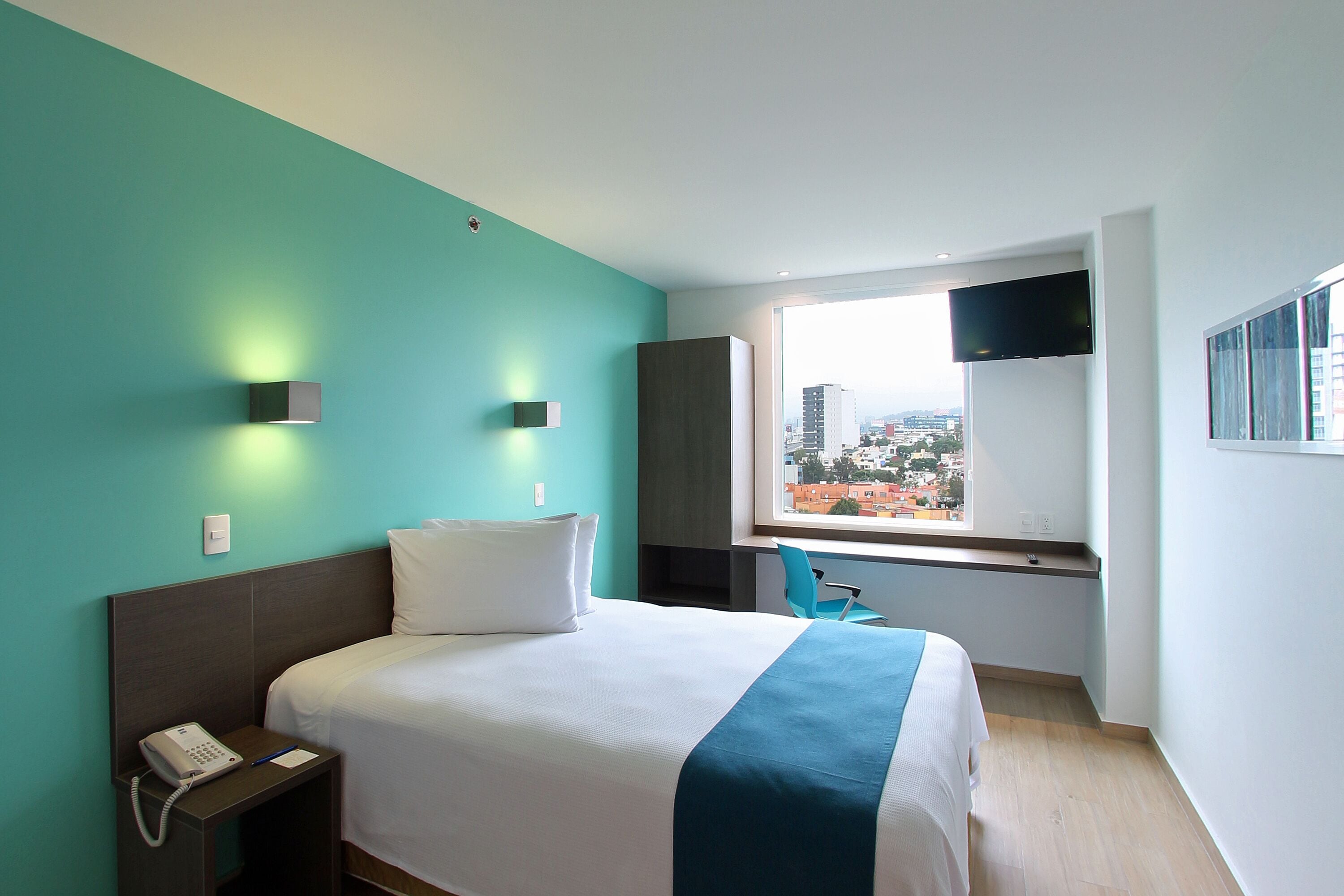 superior room, 1 queen bed | in-room safe, desk, free wifi, bed sheets