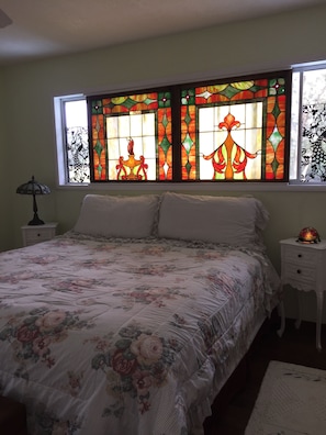 Suite, 1 King Bed, Private Bathroom (Orchid) | Desk, iron/ironing board, free WiFi, bed sheets - Lava Tree Tropic Inn (Pahoa)