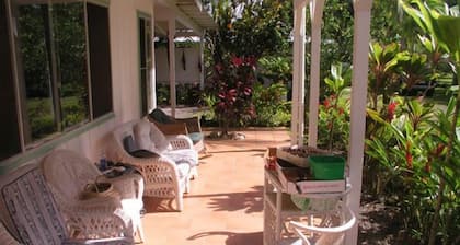 Lava Tree Tropic Inn