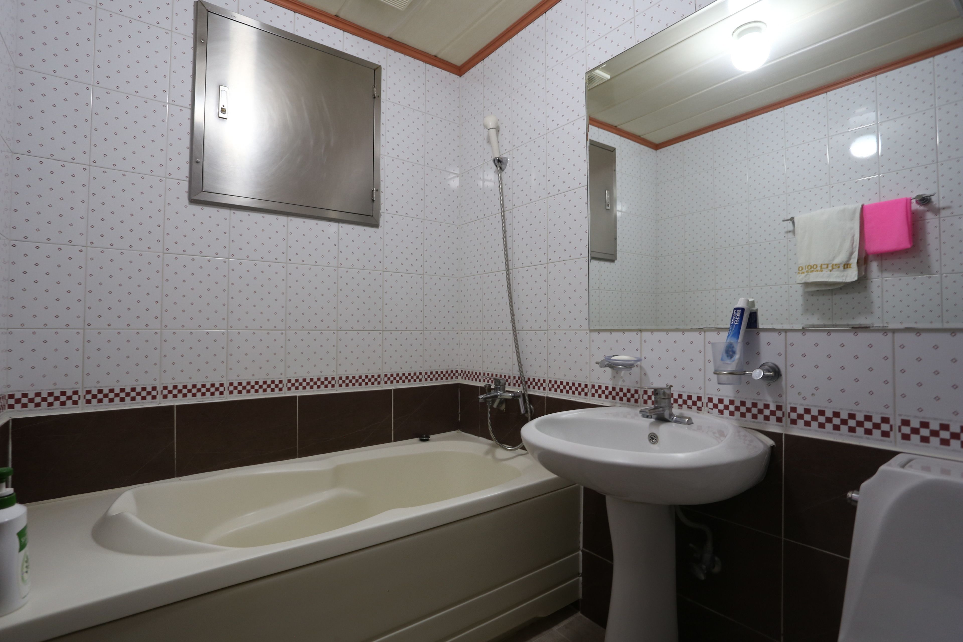 standard double room | bathroom | hair dryer, dressing gowns, slippers, towels