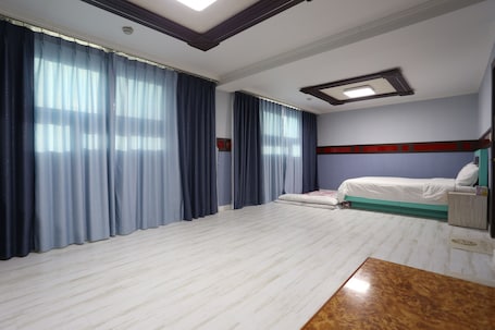 Family Room | Free WiFi, bed sheets