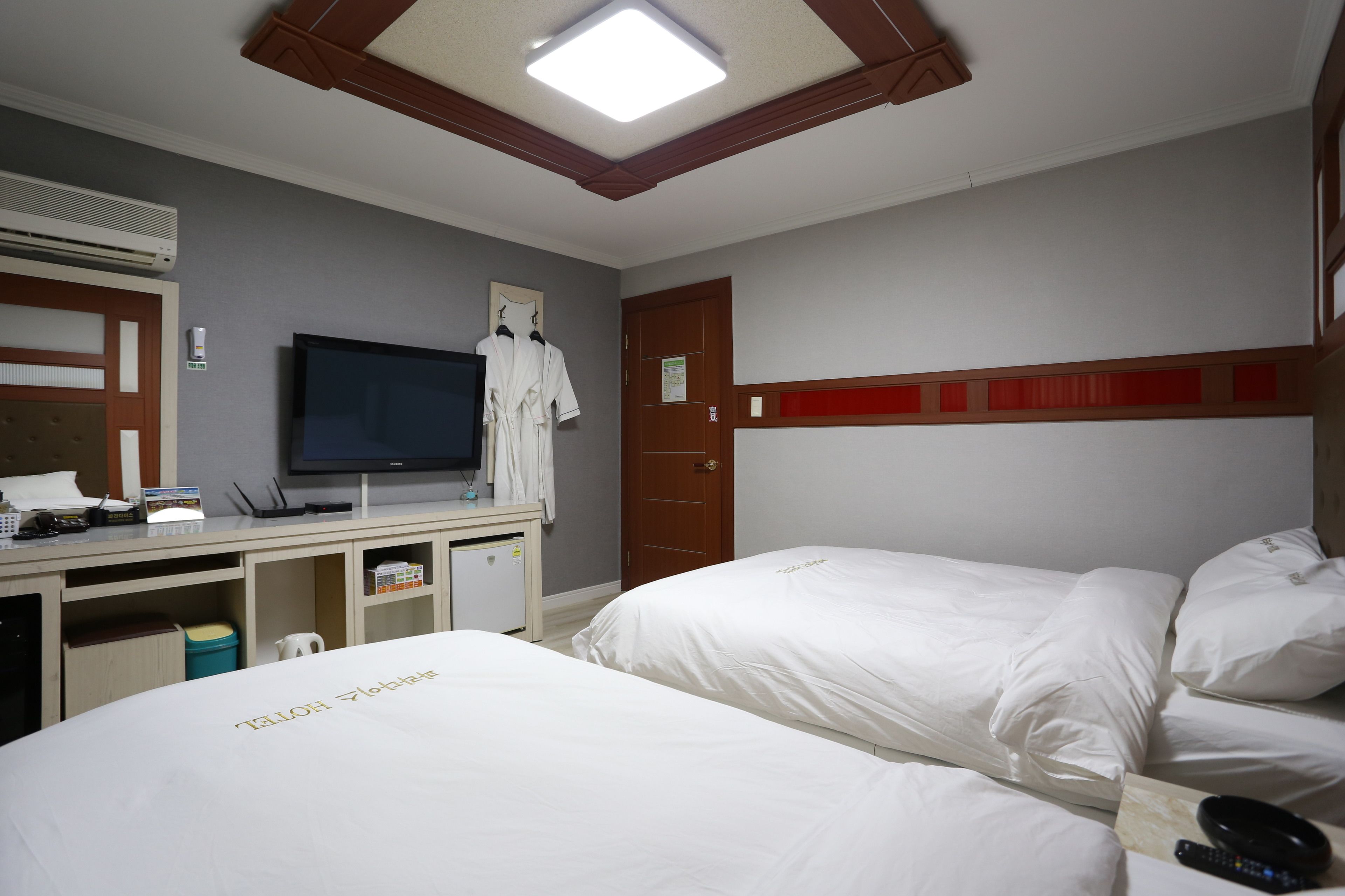 standard twin room | free wifi, bed sheets