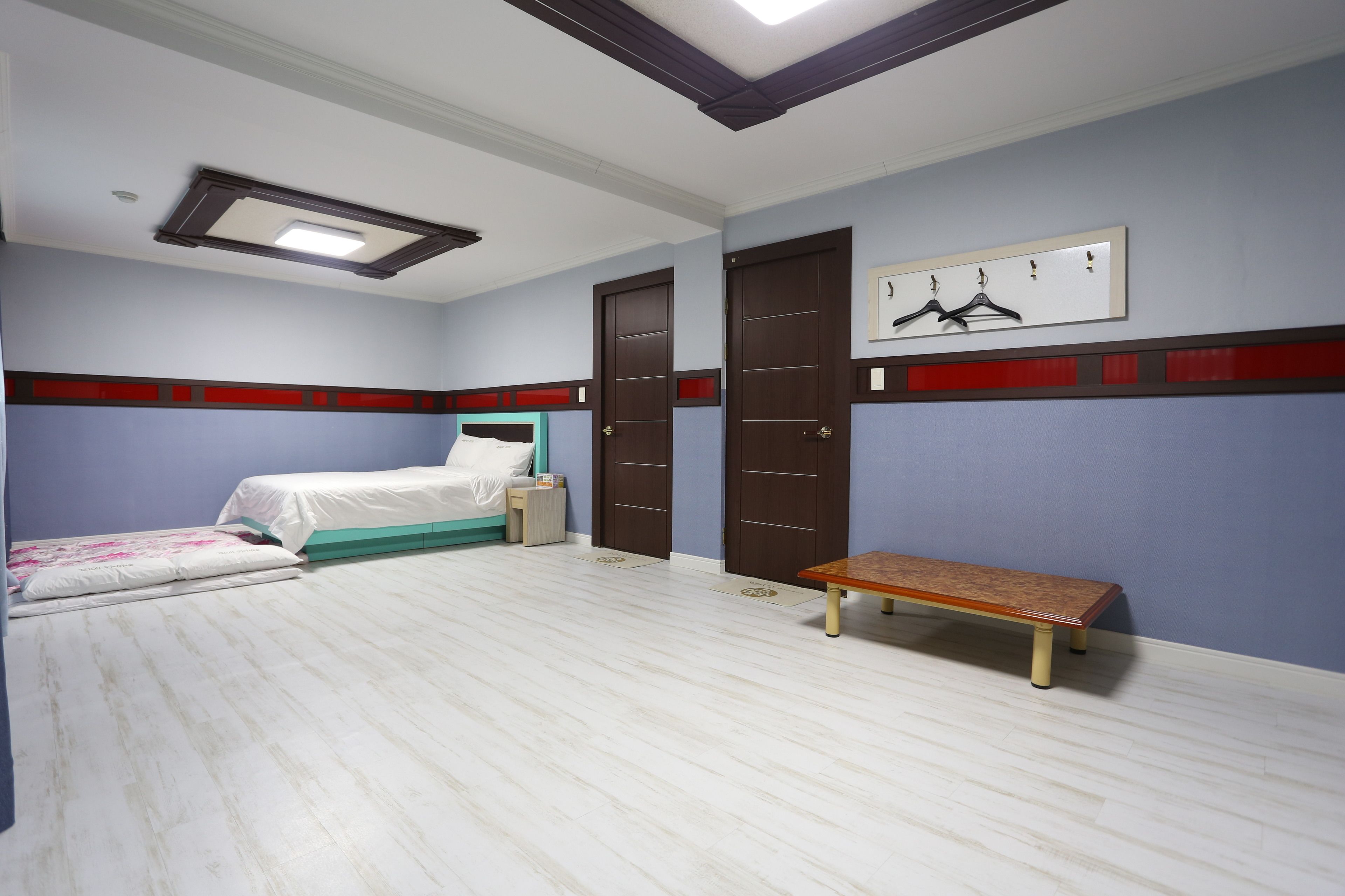 family room | free wifi, bed sheets