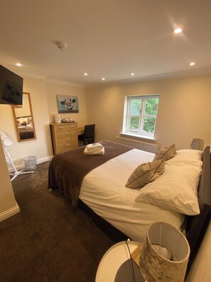 Individually decorated, individually furnished, laptop workspace