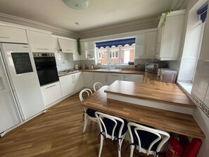 Free daily continental breakfast - Parkside Guest House (Goole)