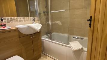 Standard Room, Ground Floor (Room 9) | Bathroom | Hair dryer, towels