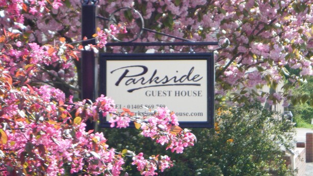 A sign for a guest house with a contact number and website. - Parkside Guest House (Goole)