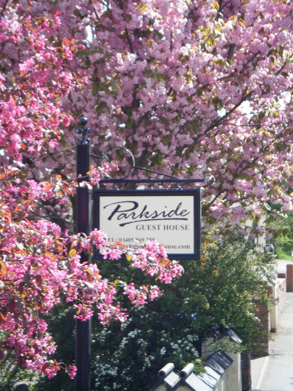 Exterior detail - Parkside Guest House (Goole)