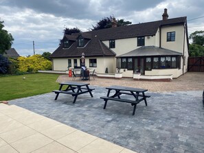 BBQ/picnic Area - Parkside Guest House (Goole)