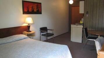 جناح ديلوكس - سرير كبير | 1 غرفة نوم ومكتب وأسرّة قابلة للطي وواي فاي مجانًا