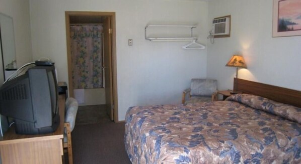 Standard Single Room, 1 Queen Bed | 1 bedroom, desk, rollaway beds (surcharge), WiFi (free) - Willow Inn Motel (Quesnel)