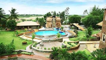 Kolam renang terbuka