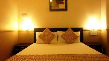 Standard Room, 1 Katil Raja (King) | Peralatan tempat tidur premium, meja, Wi-fi percuma