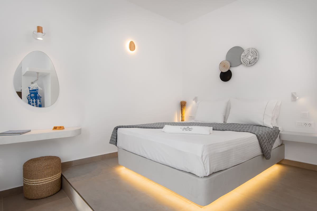 Luxe studio | 1 slaapkamer, luxe beddengoed, een kluis op de kamer, een bureau