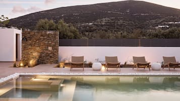Seasonal outdoor pool, sun loungers