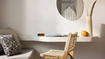 Standard Double Room Pool Side | Interior detail