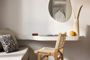 Standard Double Room Pool Side | Interior detail