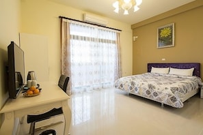 Gallery Double Room | Desk, rollaway beds, free WiFi