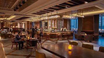 2 bares, salón en el lobby