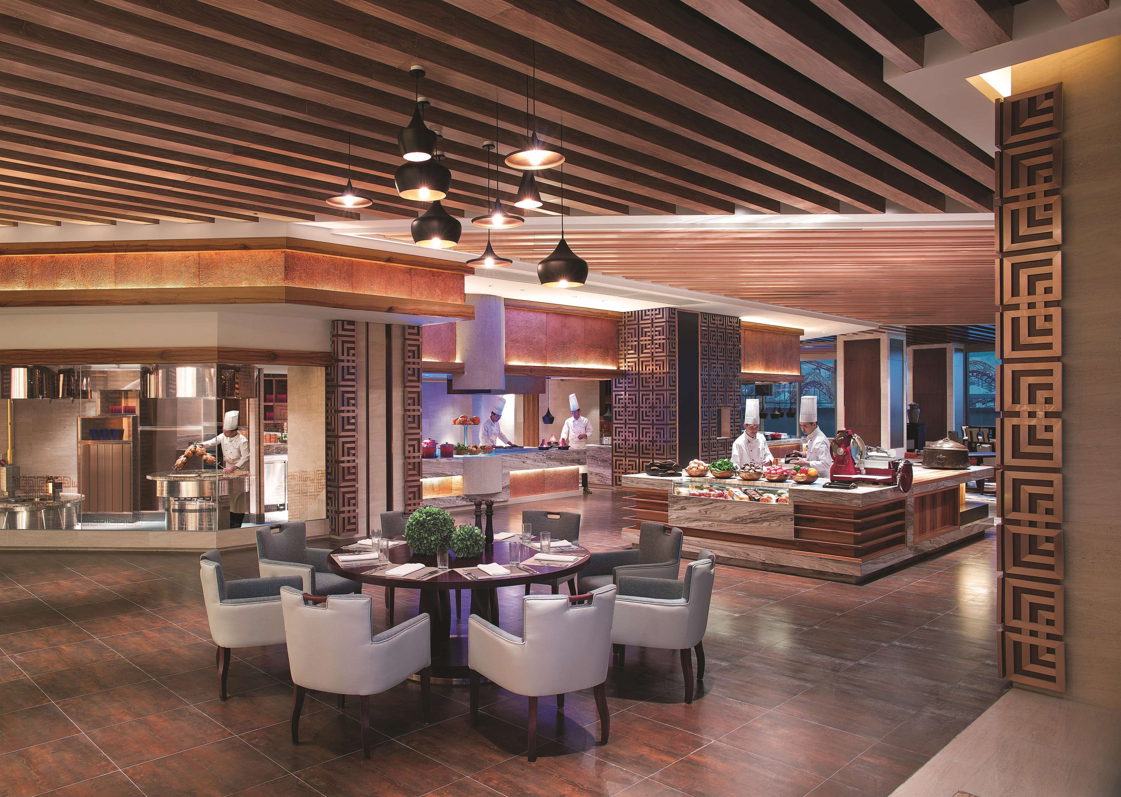 Tägliches Frühstücksbuffet (30 USD pro Person)