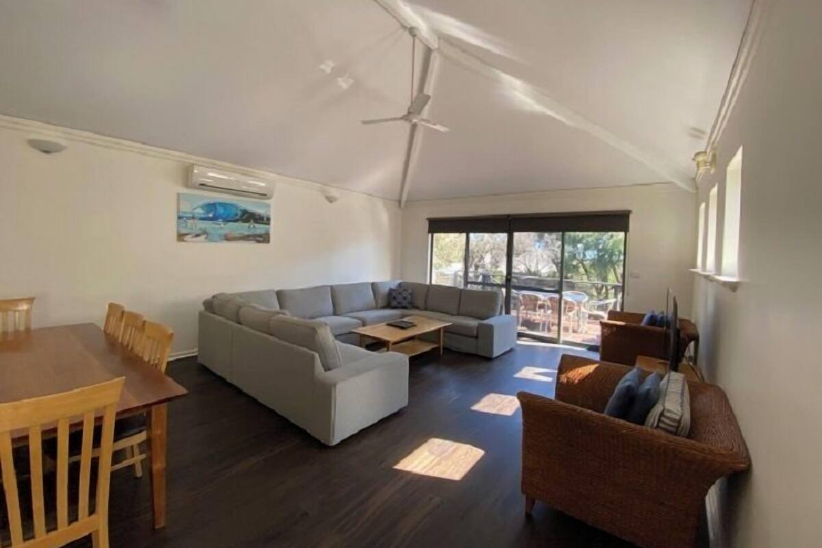 Ferienhaus, 4 Schlafzimmer | Wohnbereich | LCD-Fernseher, DVD-Player