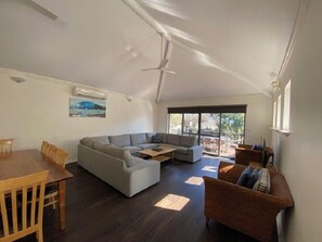 独立别墅, 4 间卧室 | 起居区 | 液晶电视、DVD 播放器