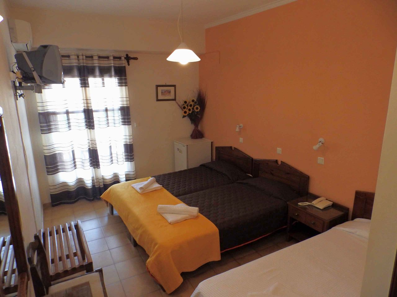 triple room | 1 bedroom, desk, iron/ironing board, free wifi