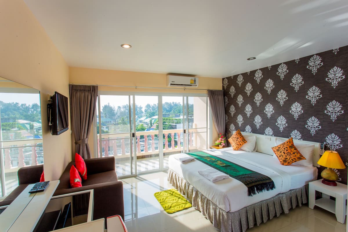 Double bed with sea view | Rollaway beds (surcharge), WiFi (free)
