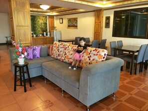 로비 좌석 공간