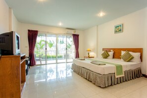 Double bed with Balcony  | 간이 침대, 무료 WiFi