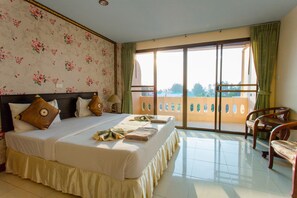 Double bed with sea view | 可動式ベッド、WiFi (無料)