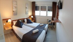 Desk, cribs/infant beds, rollaway beds, free WiFi - Au Sleeping (Boulogne-sur-Mer)