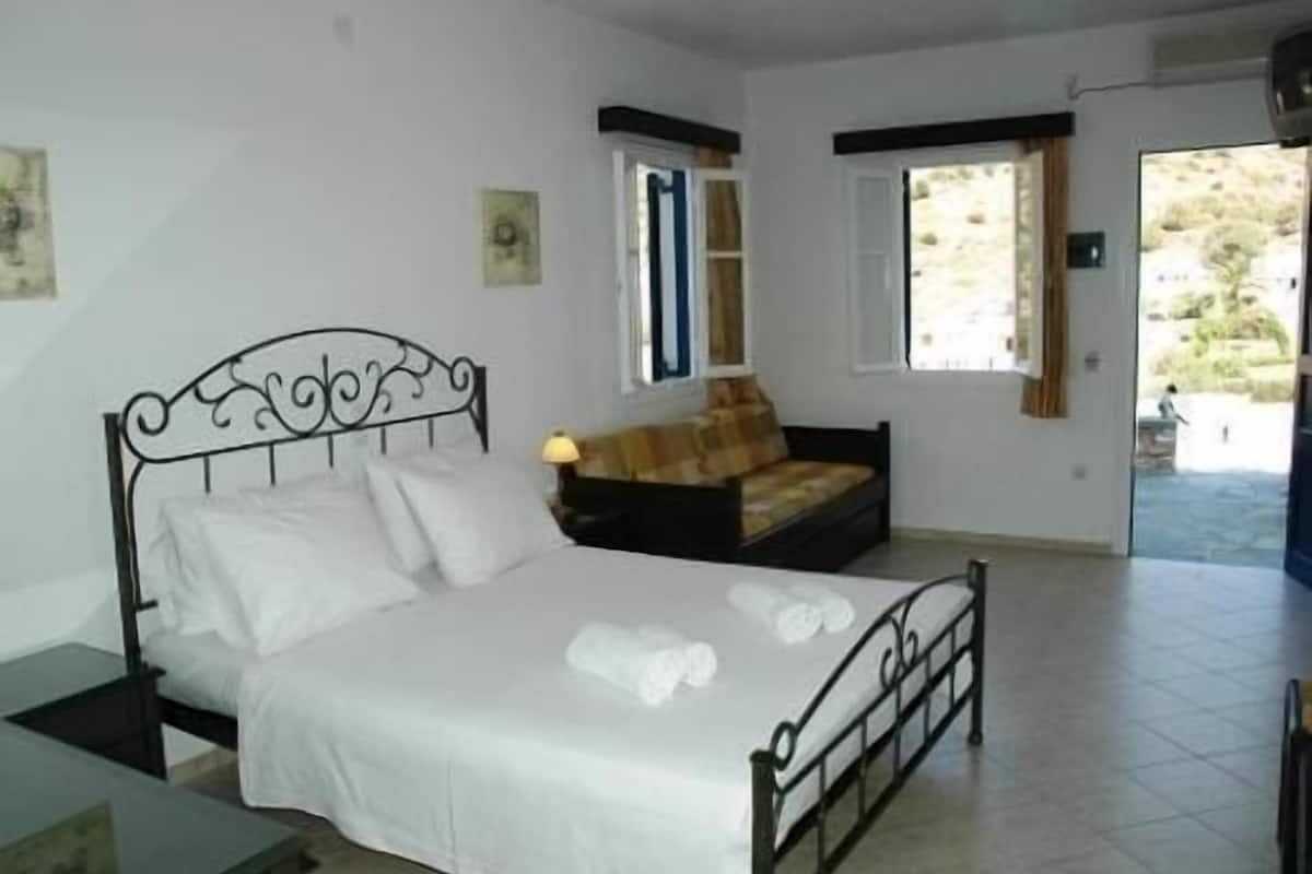family triple room | soundproofing, rollaway beds, free wifi
